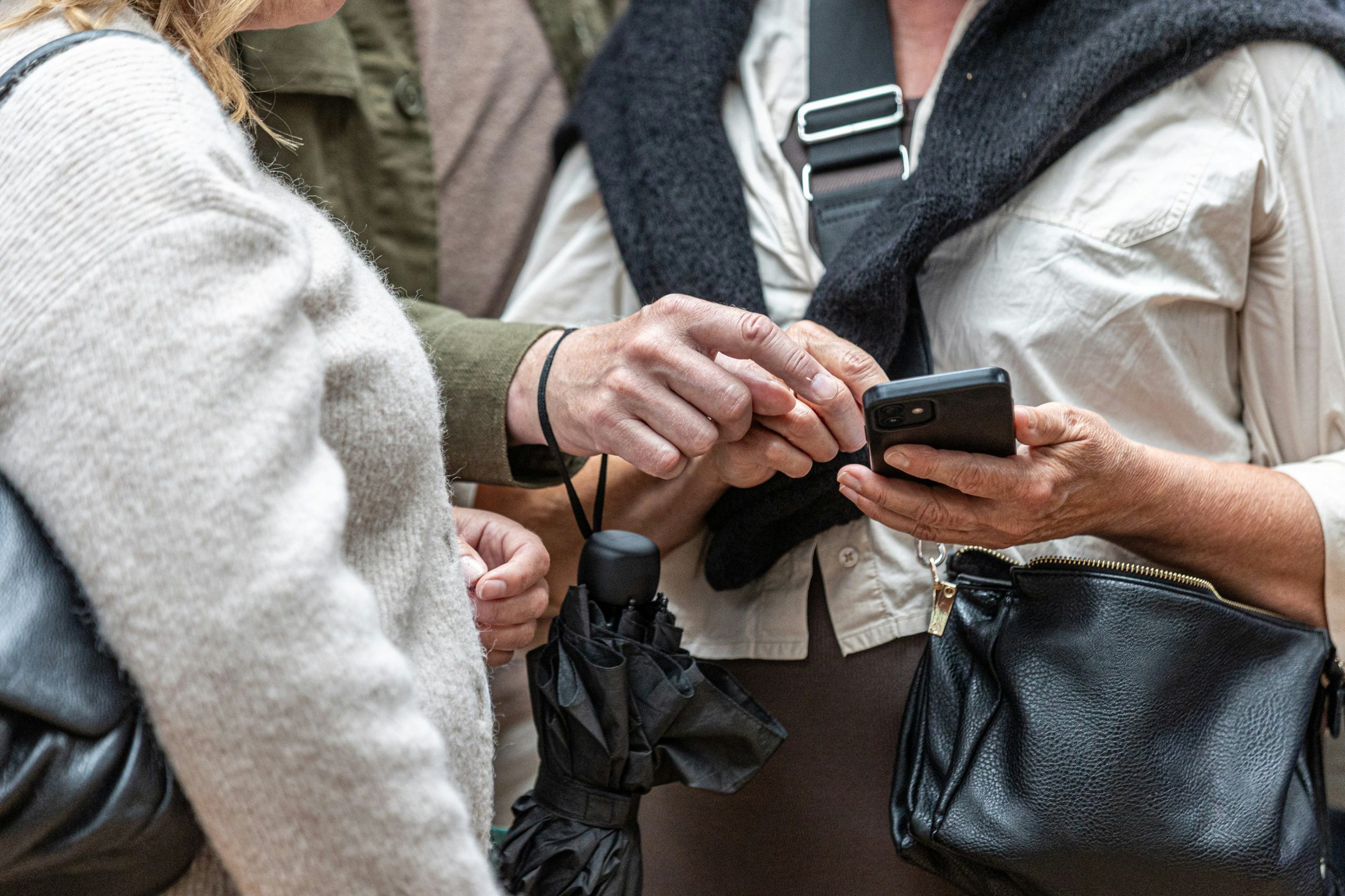 Travelers using AI on their device to help with the travel route and plans